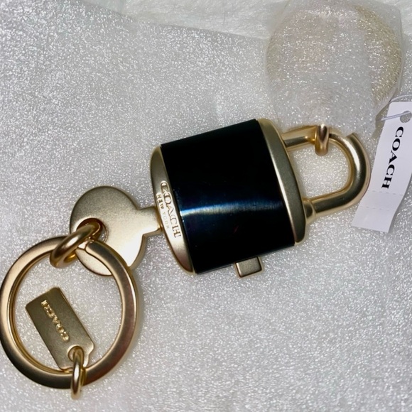 Coach Lock And Key Bag Charm Key Ring New - Picture 3 of 4